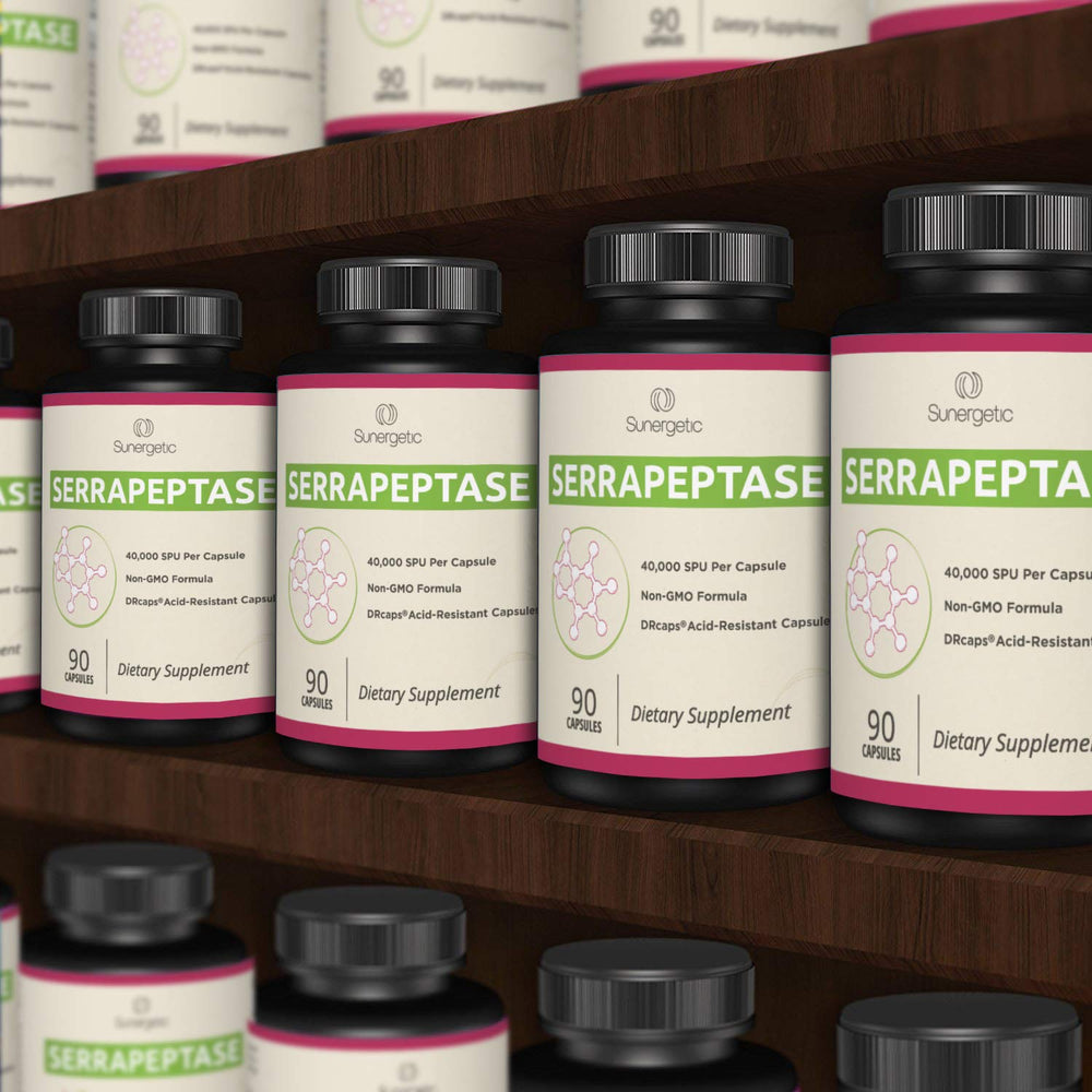 Sunergetic Serrapeptase: etiqueta que destaca 40,000 SPU por cápsula.