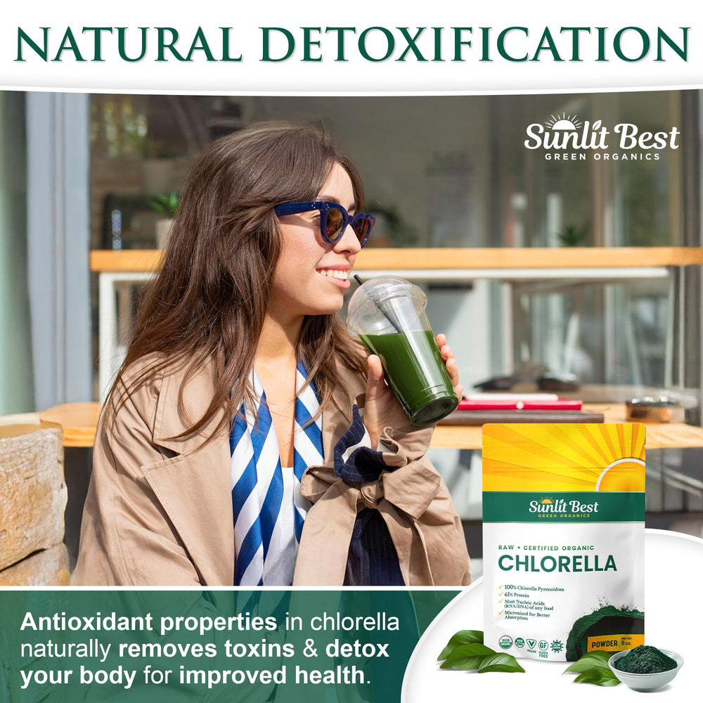 Envase de 8 oz de Sunlit Best chlorella junto a objeto para comparar tamaño