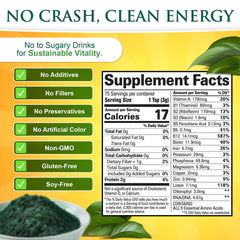 Cucharada de Sunlit Best chlorella vertida en batido verde para energía natural