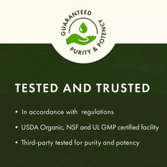 Capsulas Swanson Arabinogalactano en la mano, tamaño compacto y fácil de tomar.