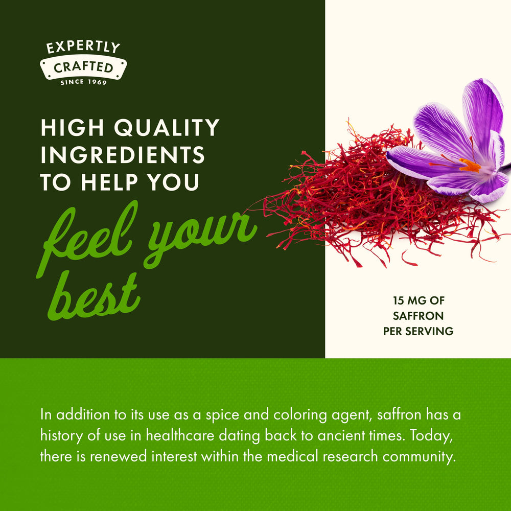 Cucharita con azafrán para uso culinario y aroma