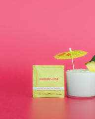 Sweetums etiqueta con ingredientes y pH balanceado en primer plano