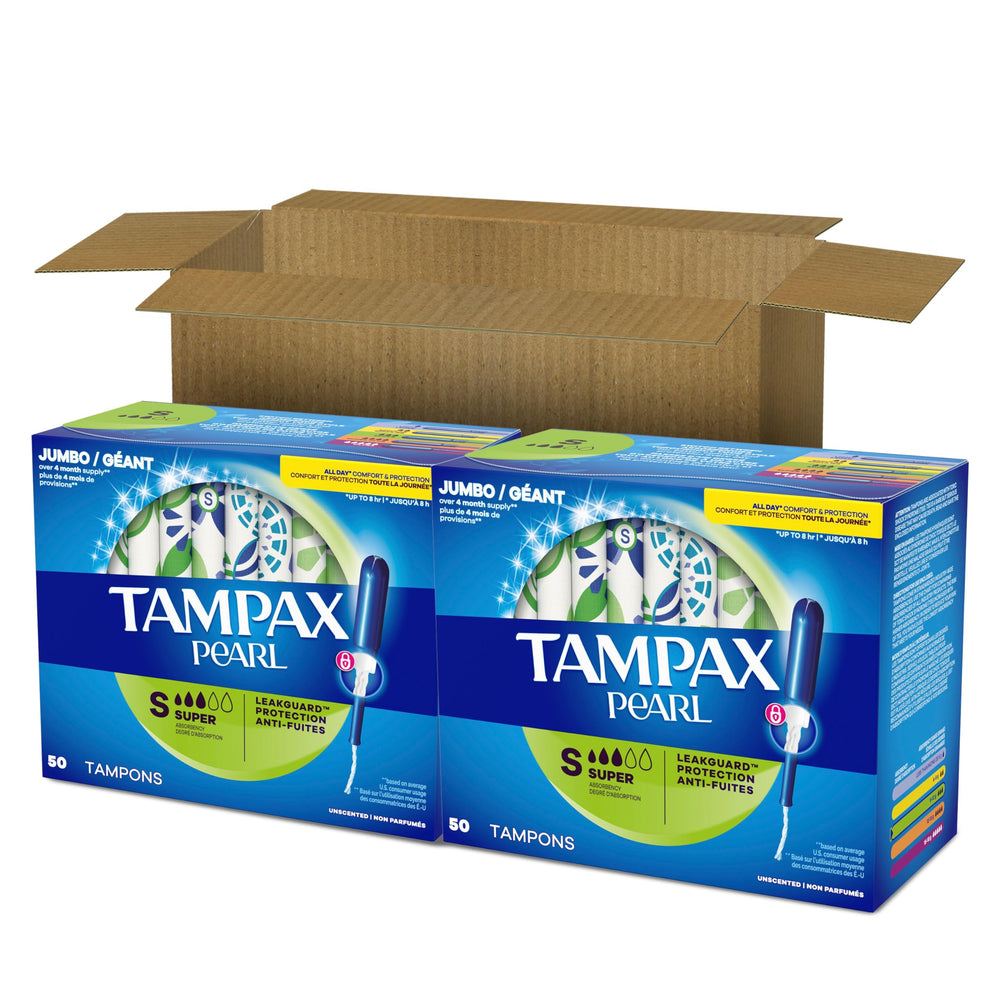 Tampax Pearl dentro de un bolso de mano como opción práctica para salida diaria
