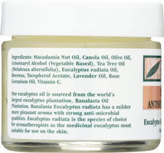 Tea Tree Therapy persona aplicando ungüento en la piel para alivio puntual