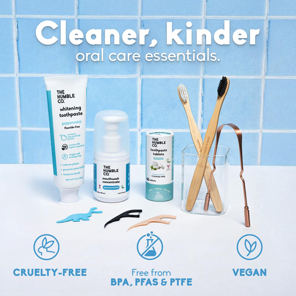 The Humble Co. escena en baño familiar mostrando uso cotidiano y rutina alegre
