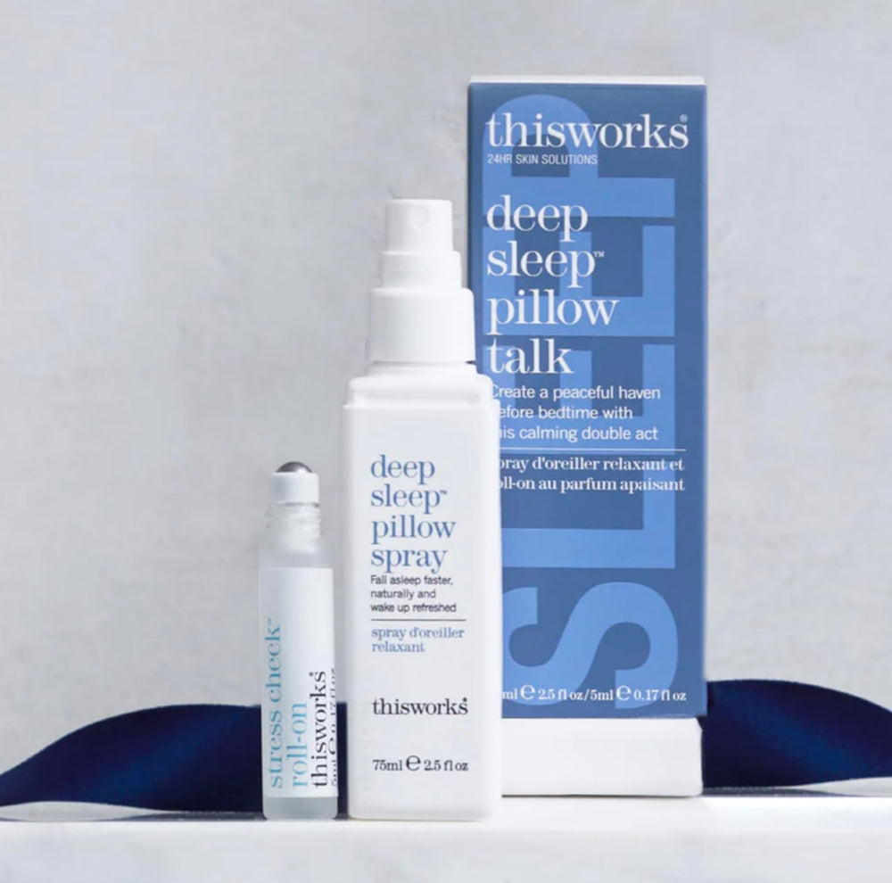 THISWORKS set sobre mesita creando ambiente de descanso en habitación