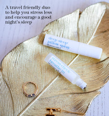 THISWORKS Deep Sleep spray atomizador en primer plano con pulverización relajante