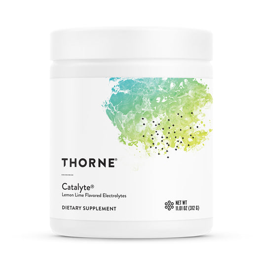 THORNE Catalyte, botella con electrolitos, favorece la reposición durante entrenamientos intensos.