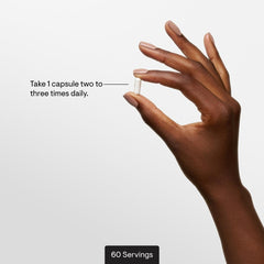 THORNE Glutathione-SR, cápsulas en mano para dosis diaria