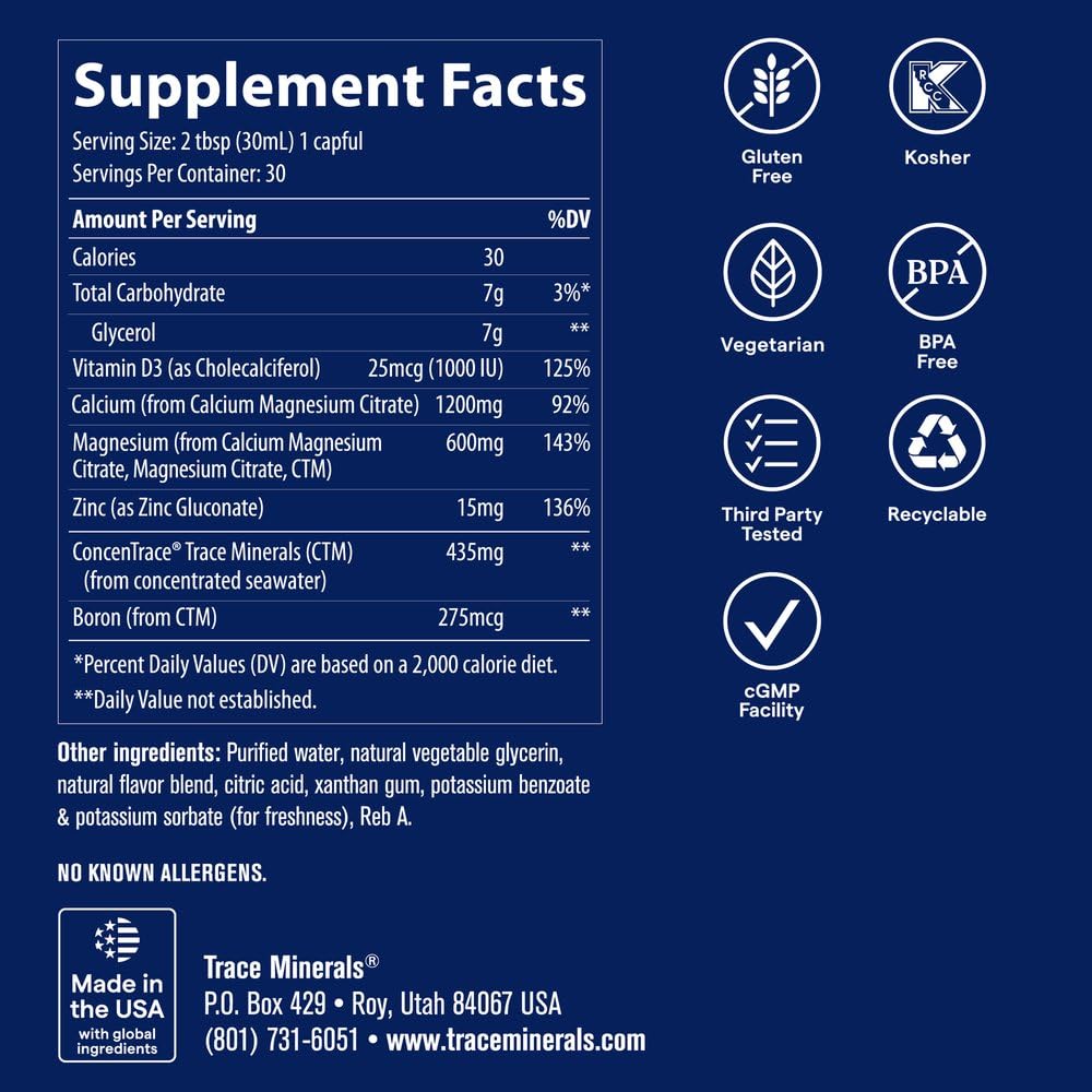 Trace Minerals líquido fresa vertiéndose, muestra textura fácil de mezclar