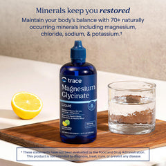 Botella de Trace Minerals en mesa de desayuno para incorporación diaria práctica
