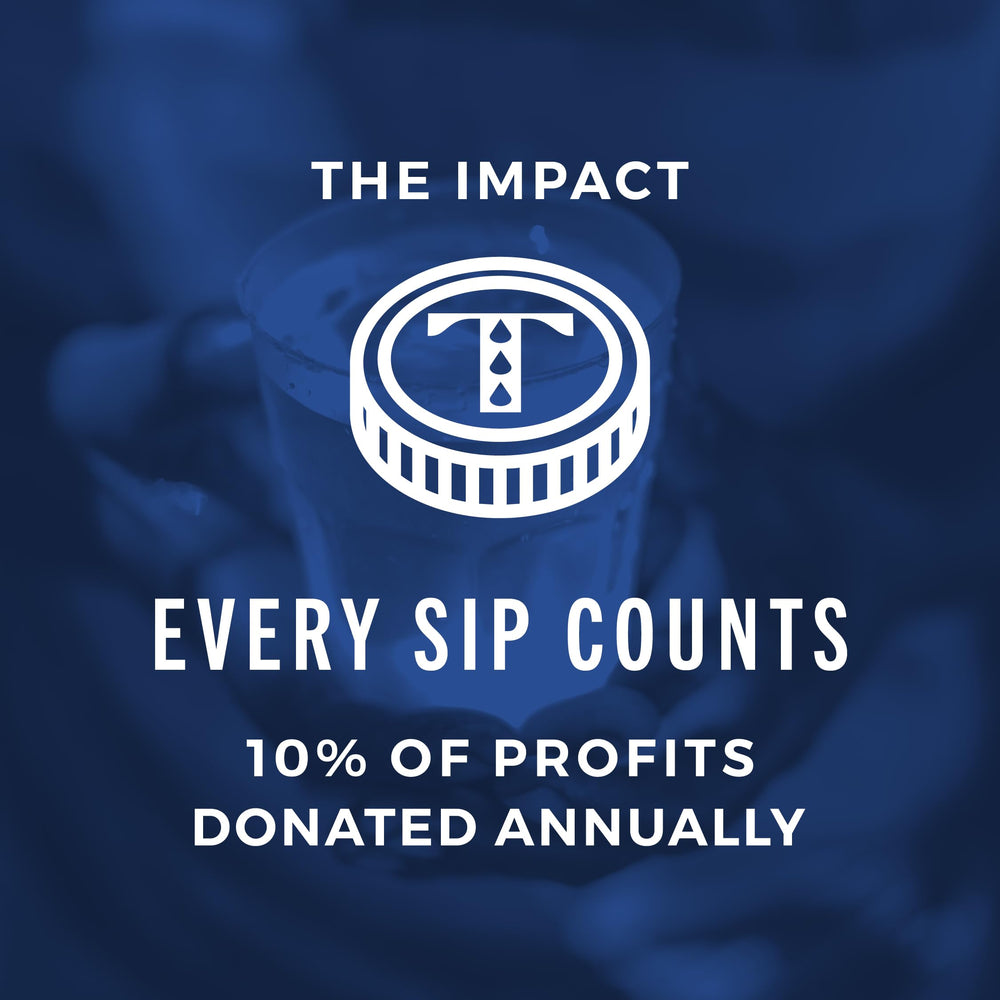 TREVI botella en mano de deportista demostrando hidratación práctica