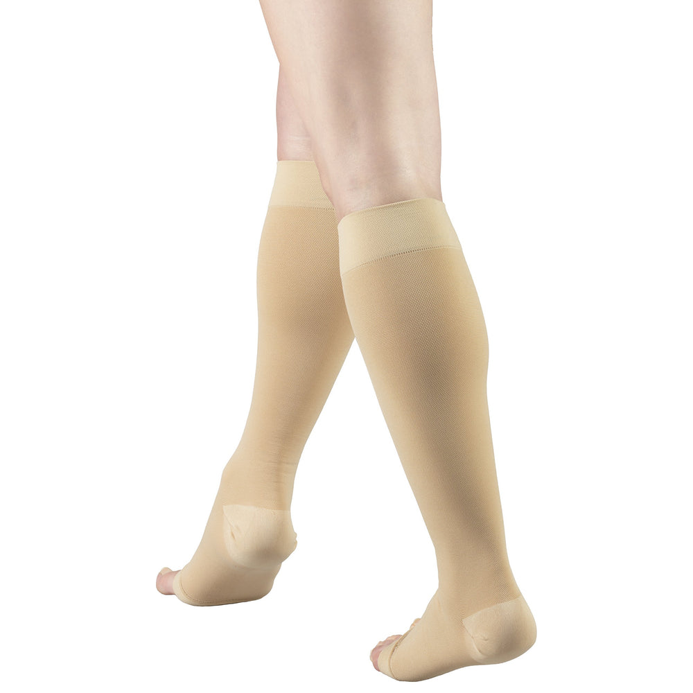 Truform media con punta abierta usada con sandalia que facilita inspección y ventilación