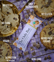 Truvani primer plano de textura con chispas de chocolate y almendras nutritivas