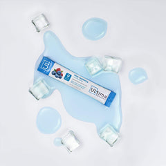 Comparación de tamaño del stickpack Ultima Replenisher junto a una botella