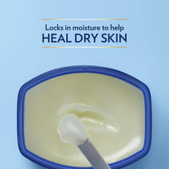 Vaseline aplicación en labios para sellar hidratación y suavizar