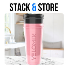 VELOMIX junto a un portavasos, tamaño ideal para llevar