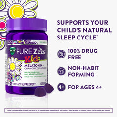 Vicks PURE Zzzs Kidz gominola en mano para mostrar tamaño real