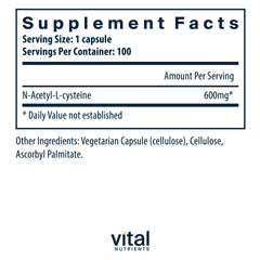 Vital Nutrients cápsulas en mano indicando tamaño y conveniencia