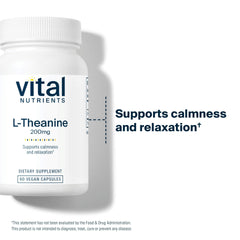 Vital Nutrients en uso con botella en mano para dosificación práctica
