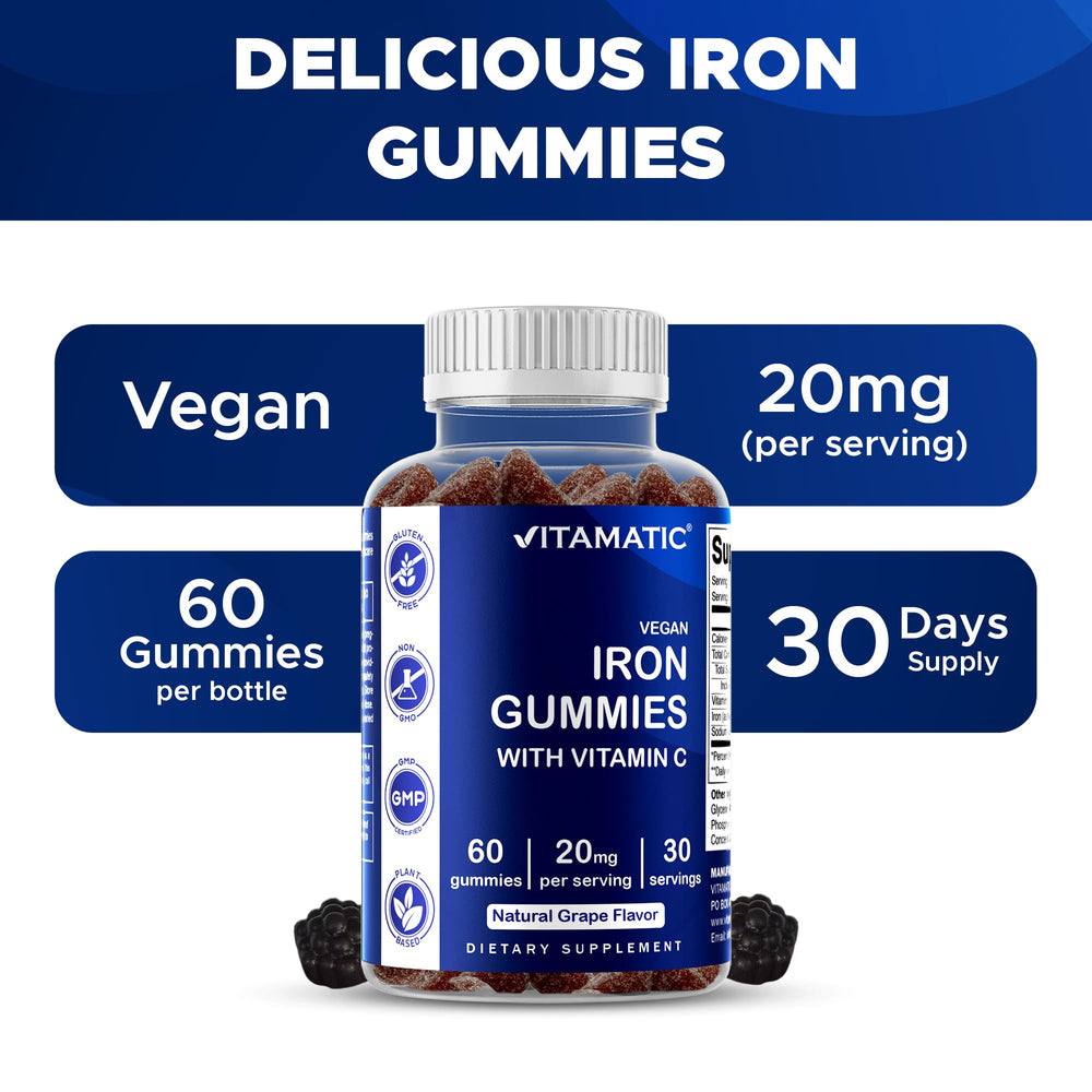 vitamatic gomita en mano para comparar tamaño y facilitar la toma diaria