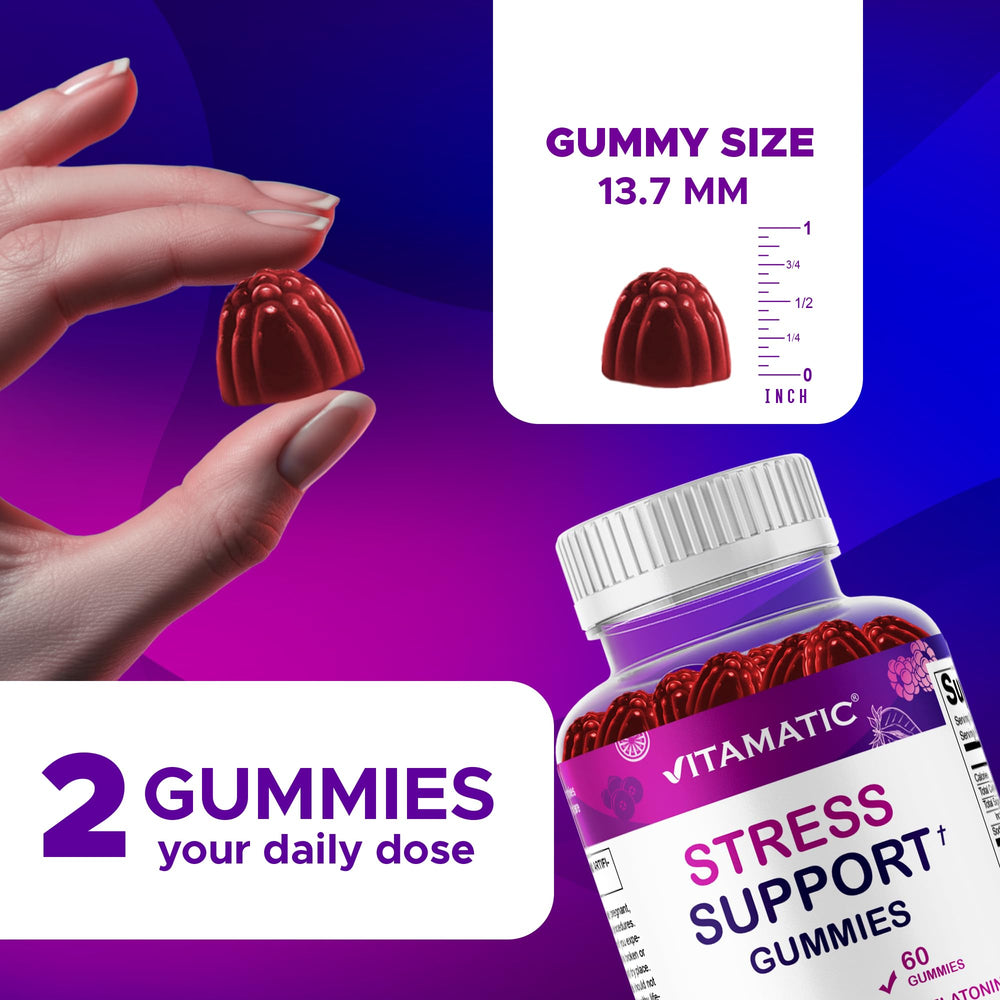 Gomitas Vitamatic en una mano para mostrar porción y facilidad de consumo