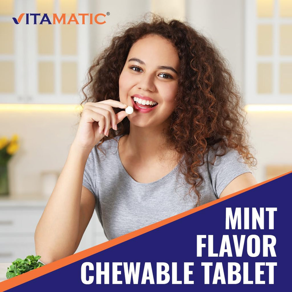 Vitamatic tableta en mano para mostrar tamaño y facilidad de uso