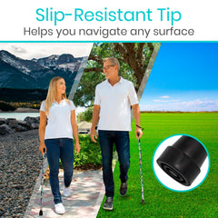 Vive bastón en uso en exterior ofreciendo apoyo y movilidad