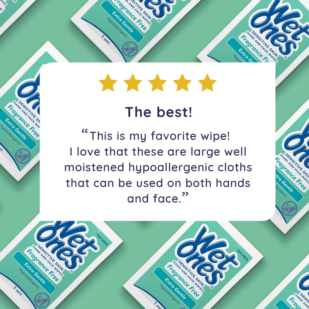 Wet Ones toallitas junto a objetos cotidianos para referencia de tamaño portátil