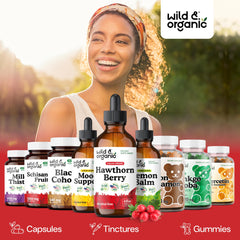 Wild & Organic botella en mano demostrando tamaño portátil y práctico