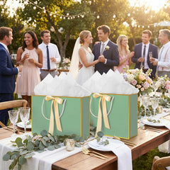 woric escena de regalo en evento mostrando versatilidad y estilo profesional