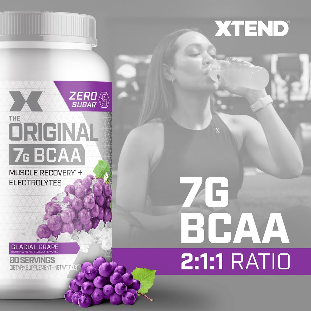 Xtend bebida en vaso durante entrenamiento que ayuda a hidratación inmediata