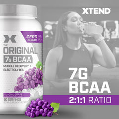 Xtend bebida en vaso durante entrenamiento que ayuda a hidratación inmediata