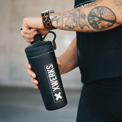 XWERKS Grow junto a una regla para mostrar relación de tamaño de bolsa