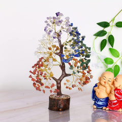 YATSKIA árbol en manos para comparar tamaño y facilidad de colocación
