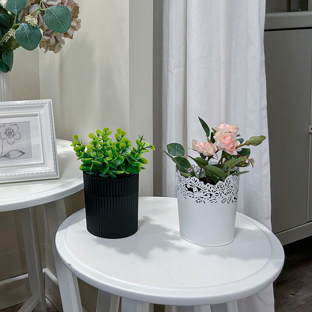YCROJBK en mesita de noche como decoración funcional y privada
