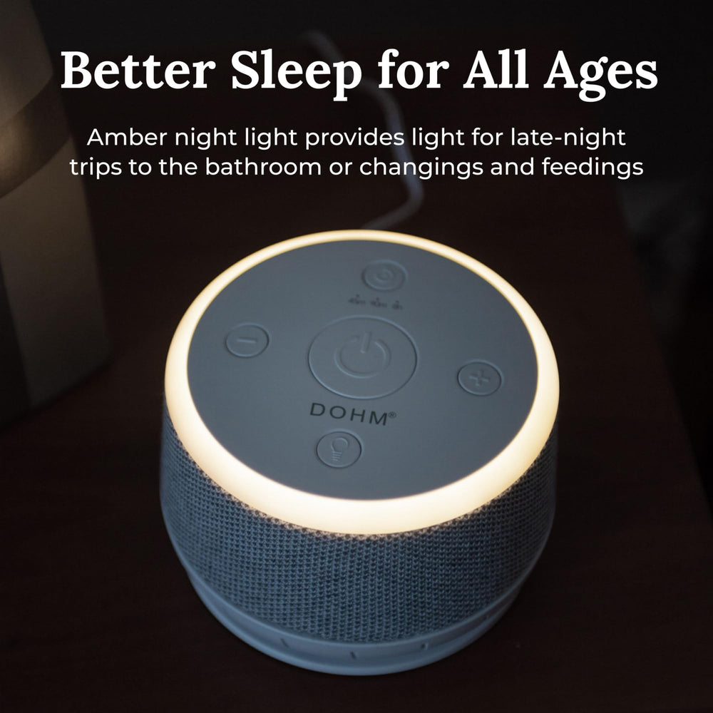 YOGASLEEP Dohm Nova dentro de una maleta mostrando su portabilidad