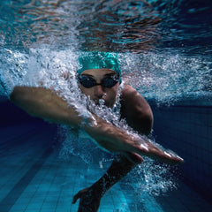 Estilo de vida activo con cápsulas Youtheory y articulaciones protegidas