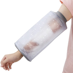 Zoyehoo funda colocada en brazo adulto dentro de baño, uso realista