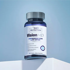 1MD Nutrition persona leyendo VisionMD apoyo para visión y concentración