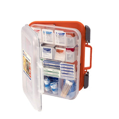 24/7 First Aid interior organizado con compartimentos visibles para localizar suministros