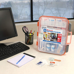 24/7 First Aid kit colocado en oficina para respuesta rápida a lesiones