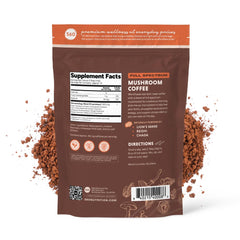 360 Nutrition polvo de café con hongos en primer plano, muestra textura fina y mezcla