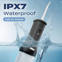 7AM2M en uso bajo la ducha IPX7 demostrando resistencia al agua
