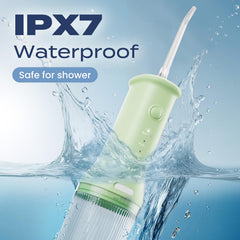 7AM2M irrigador en uso en baño, muestra practicidad y resistencia al agua IPX7