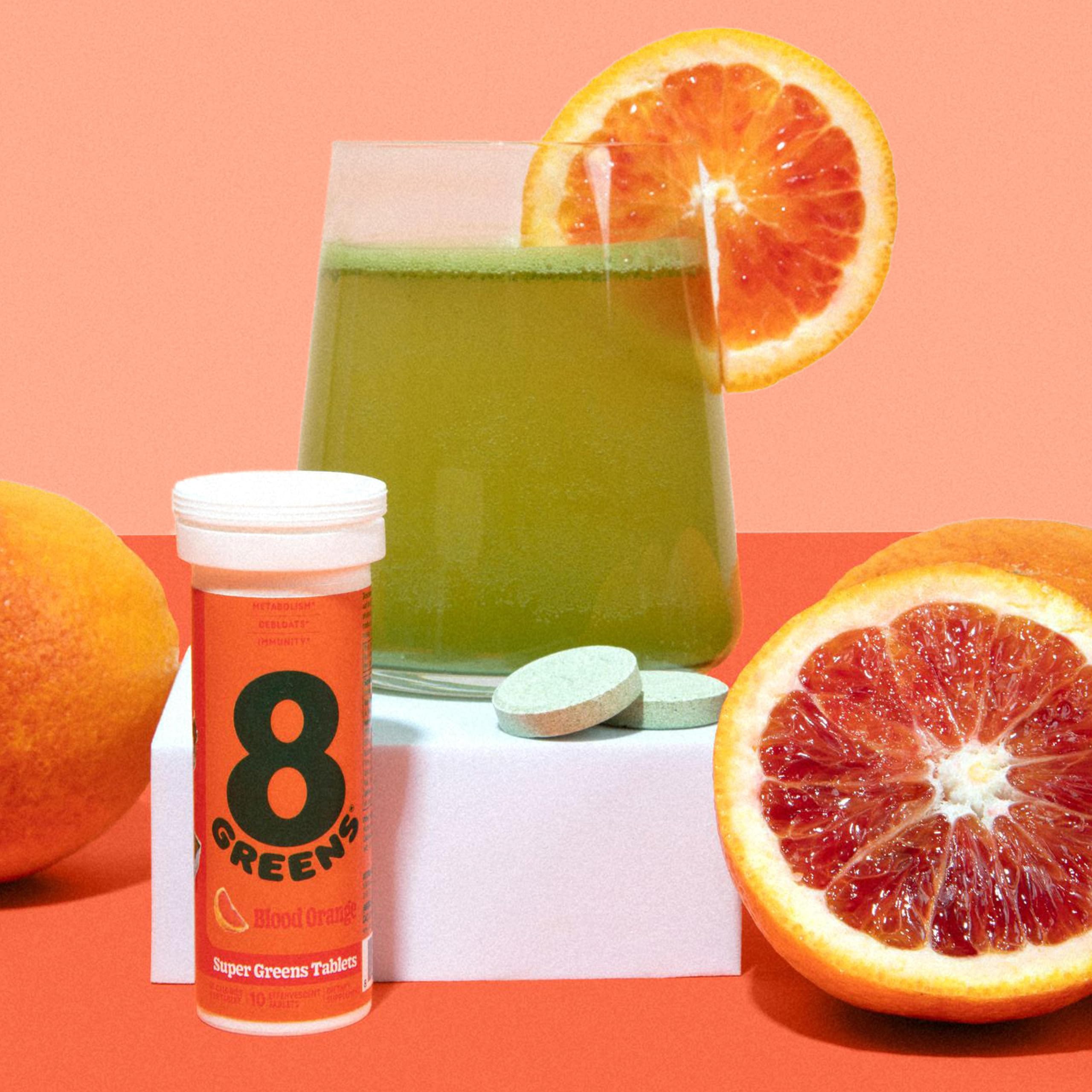 8G bebida Blood Orange en mesa de desayuno aporta sabor cítrico