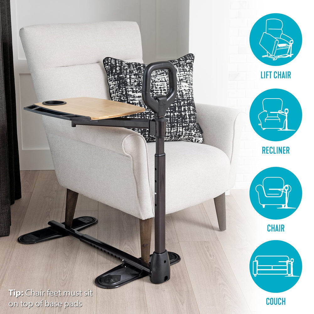 Able Life mesa en uso mientras una persona come en el sofá con seguridad