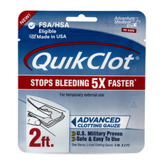 Adventure Medical Kits gasa QuikClot frontal mostrando el empaque y portabilidad