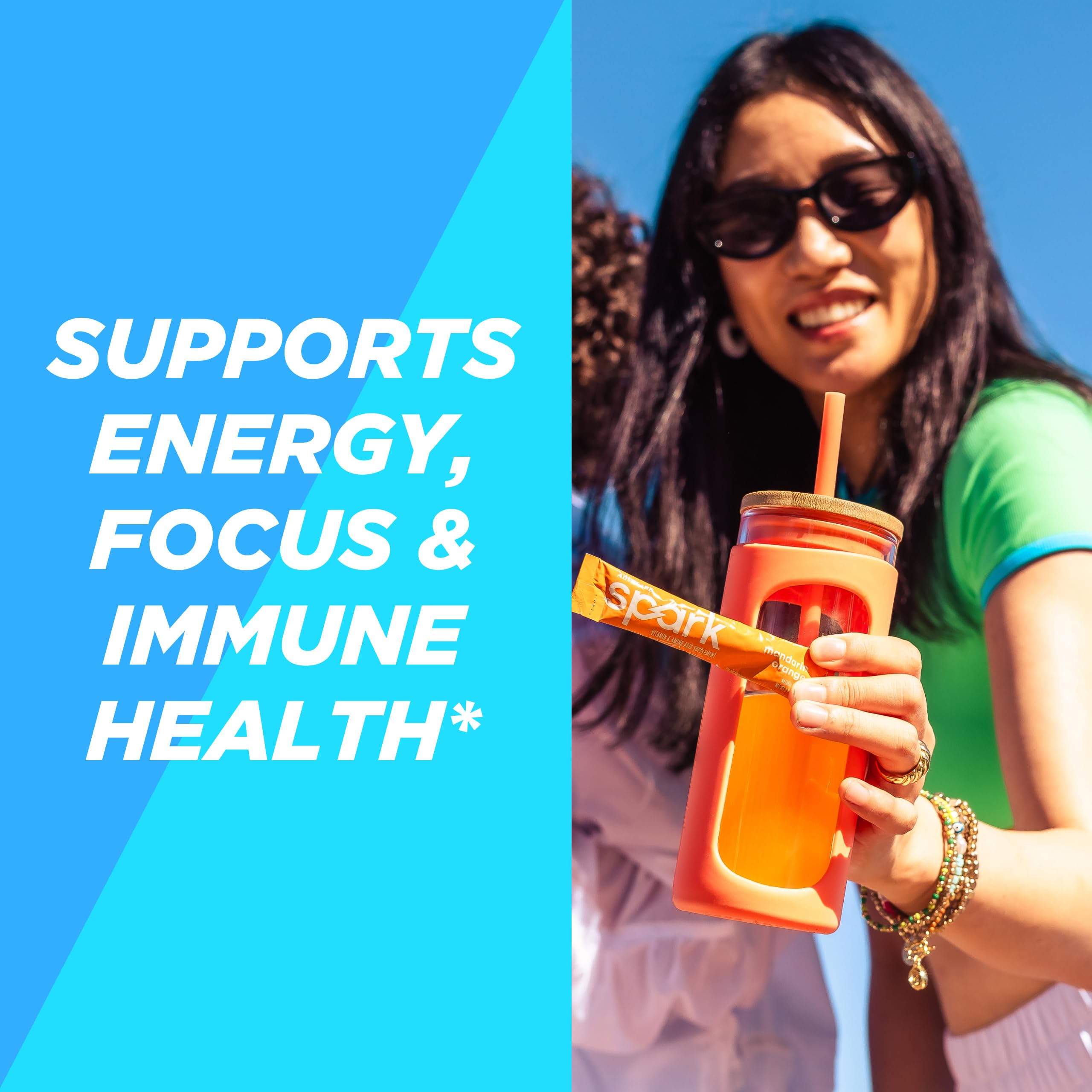 AdvoCare stick junto a mano para comparar tamaño y portabilidad