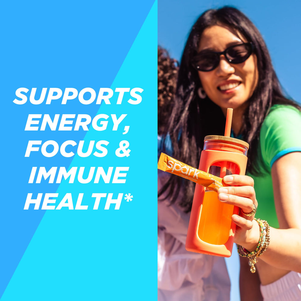 AdvoCare stick junto a mano para comparar tamaño y portabilidad